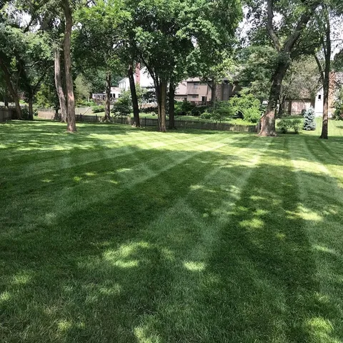 Striped lawn pattern